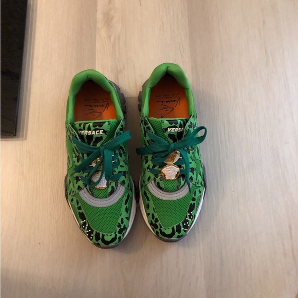 Women athletic shoes the white medusa is an add on - Picture 6 of 14